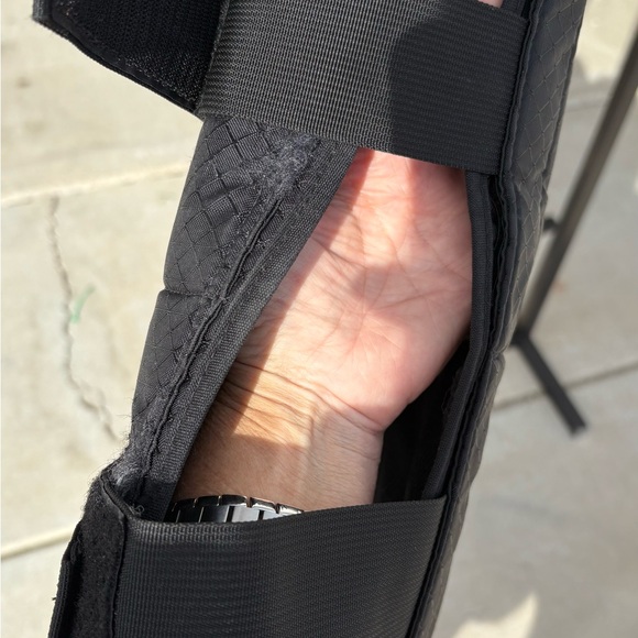 Black Cooling Vest for Men - Picture 3 of 4